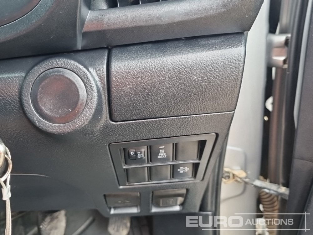 Пикап 2019 Toyota Hilux: снимка 34