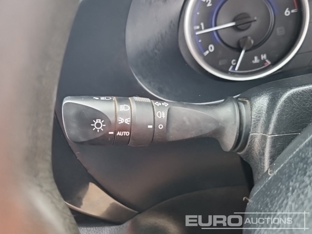 Пикап 2019 Toyota Hilux: снимка 32