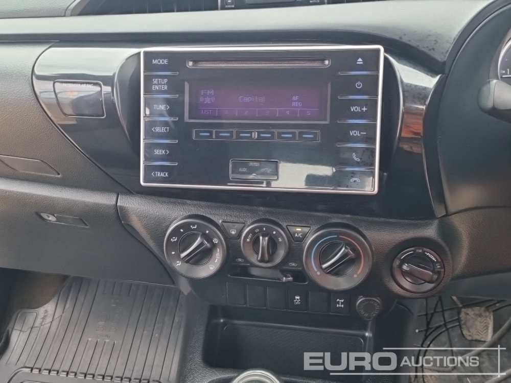 Пикап 2019 Toyota Hilux: снимка 31