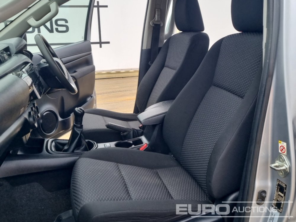 Пикап 2019 Toyota Hilux: снимка 26