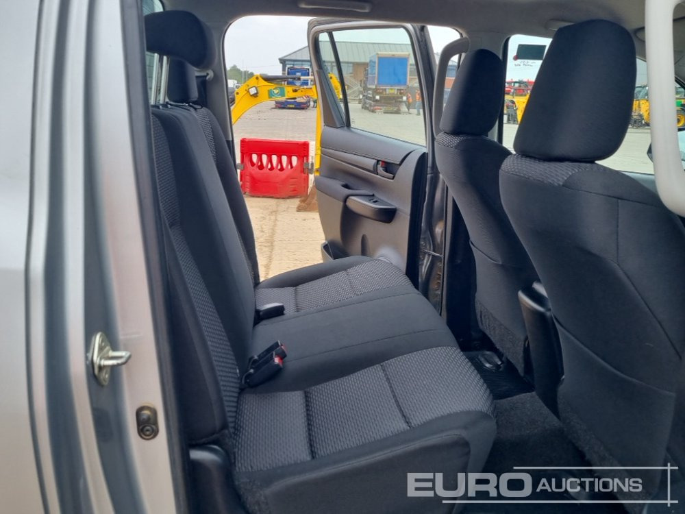 Пикап 2019 Toyota Hilux: снимка 24