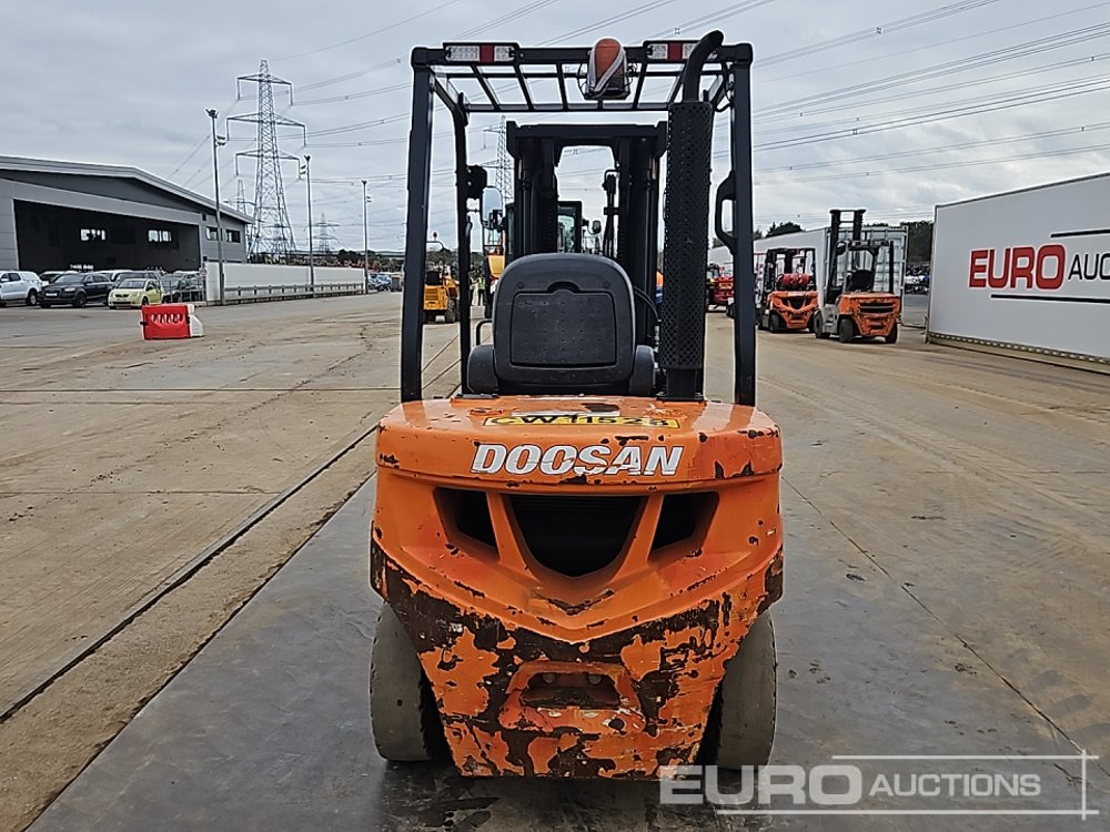 2020 Doosan D30GP - Мотокар: снимка 4 2020 Doosan D30GP - Мотокар: снимка 4