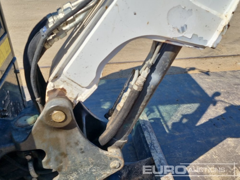 Мини багер 2021 Bobcat E26: снимка 18