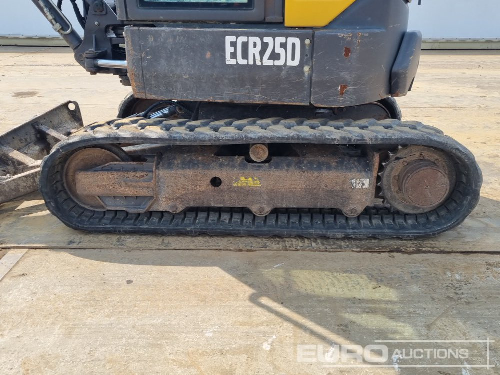 Мини багер 2021 Volvo ECR25D: снимка 9