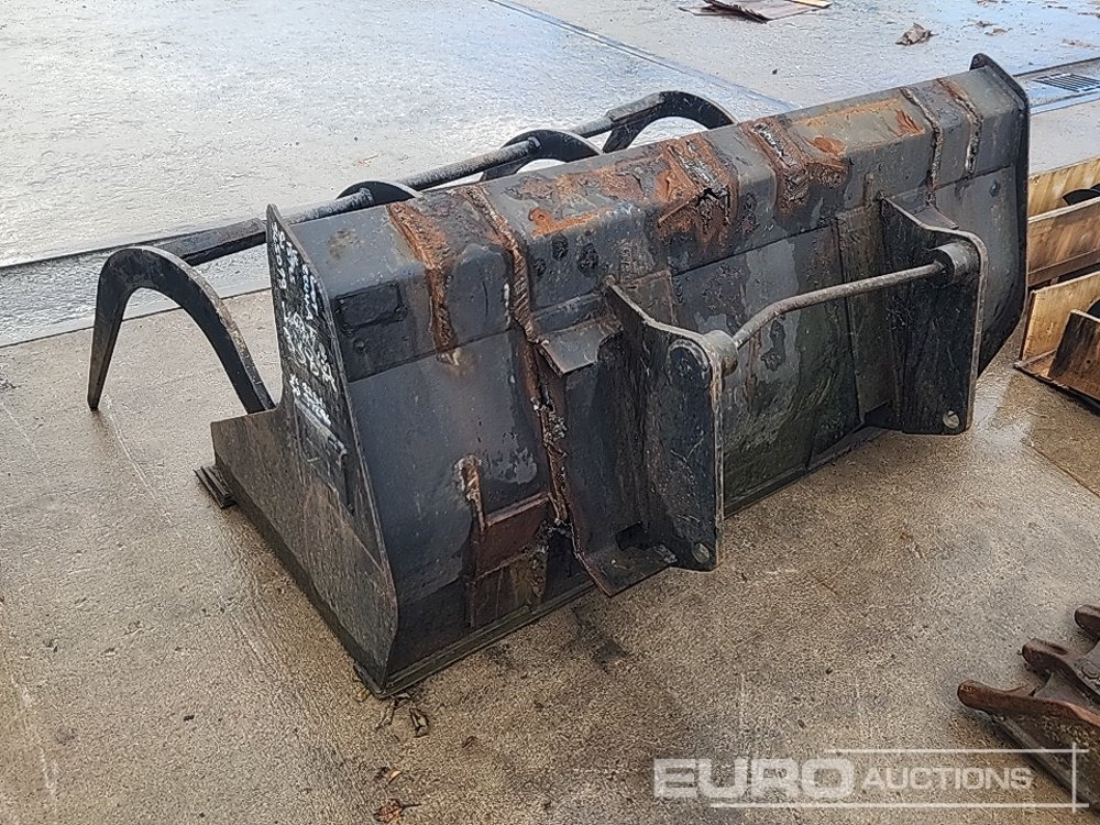 60" Front Loading Bucket to suit Manitou Telehandler, Muck Grab Attachment - Кофа: снимка 3 60" Front Loading Bucket to suit Manitou Telehandler, Muck Grab Attachment - Кофа: снимка 3