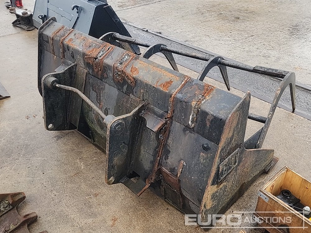 60" Front Loading Bucket to suit Manitou Telehandler, Muck Grab Attachment - Кофа: снимка 4 60" Front Loading Bucket to suit Manitou Telehandler, Muck Grab Attachment - Кофа: снимка 4