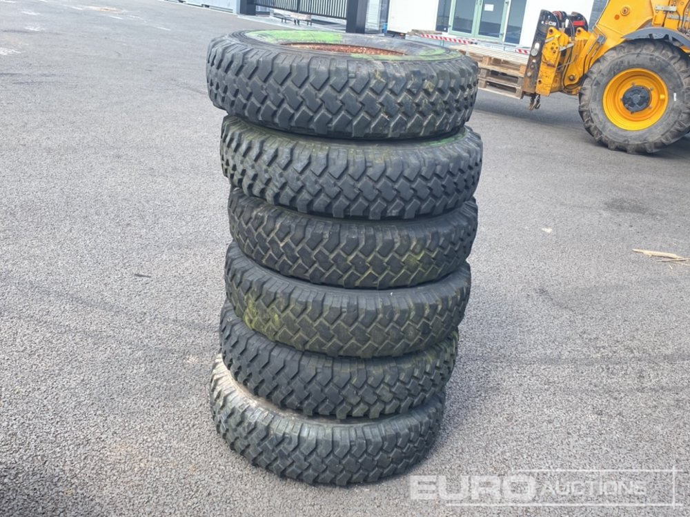 8.25R16c Tyre & Rim (5 of) - Гума: снимка 2 8.25R16c Tyre & Rim (5 of) - Гума: снимка 2
