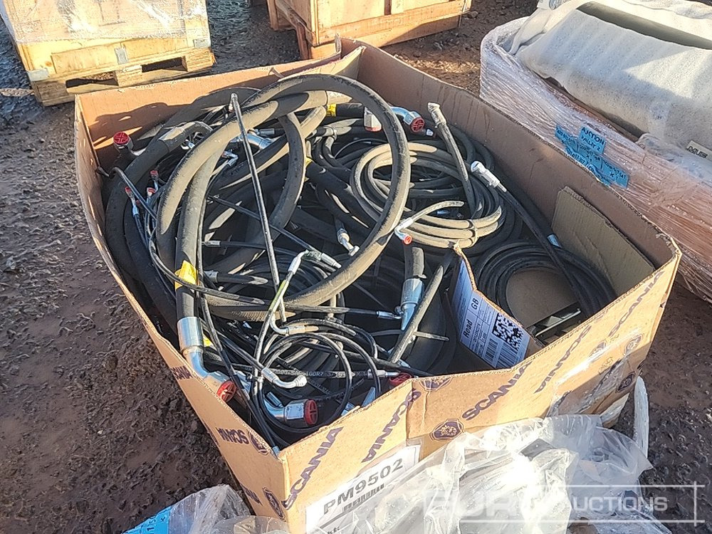 Box Of Hydraulic Hoses, Pins - Спирачен маркуч/ Спирачна линия за Строителна техника: снимка 3 Box Of Hydraulic Hoses, Pins - Спирачен маркуч/ Спирачна линия за Строителна техника: снимка 3