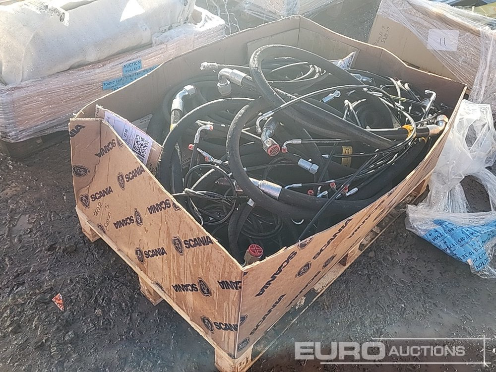 Box Of Hydraulic Hoses, Pins - Спирачен маркуч/ Спирачна линия за Строителна техника: снимка 2 Box Of Hydraulic Hoses, Pins - Спирачен маркуч/ Спирачна линия за Строителна техника: снимка 2