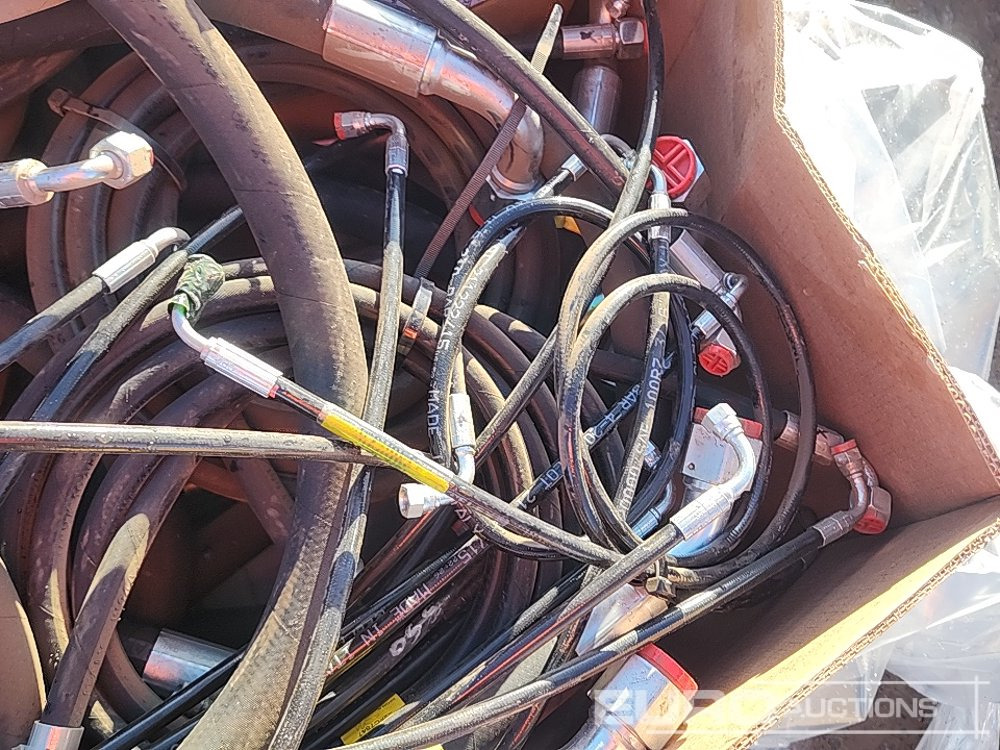 Box Of Hydraulic Hoses, Pins - Спирачен маркуч/ Спирачна линия за Строителна техника: снимка 5 Box Of Hydraulic Hoses, Pins - Спирачен маркуч/ Спирачна линия за Строителна техника: снимка 5