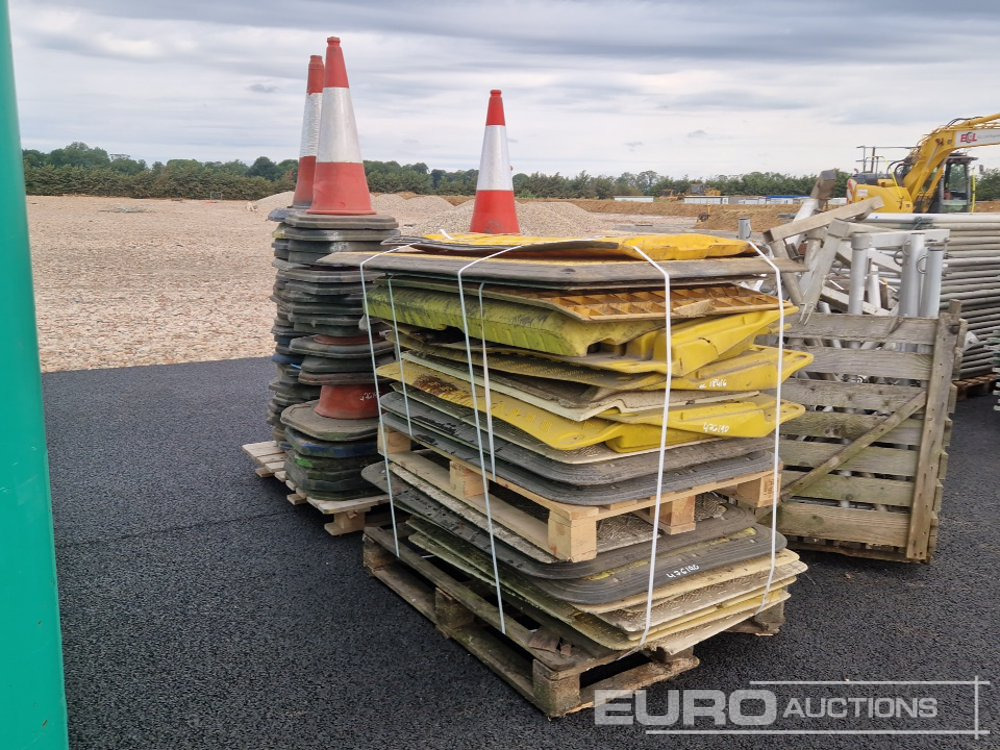 Bundle of Plastic Road Plates (1 of), Pallet of Road Cones (1 of) - Строително оборудване: снимка 2 Bundle of Plastic Road Plates (1 of), Pallet of Road Cones (1 of) - Строително оборудване: снимка 2