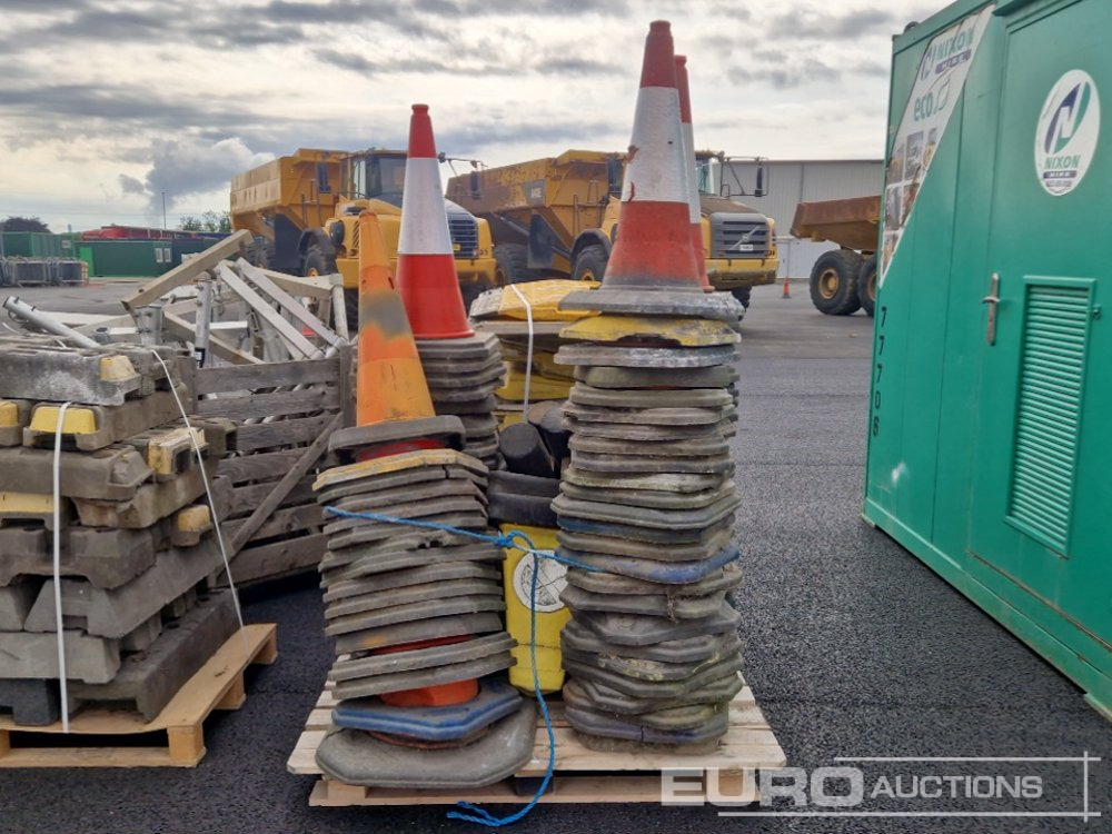 Bundle of Plastic Road Plates (1 of), Pallet of Road Cones (1 of) - Строително оборудване: снимка 5 Bundle of Plastic Road Plates (1 of), Pallet of Road Cones (1 of) - Строително оборудване: снимка 5