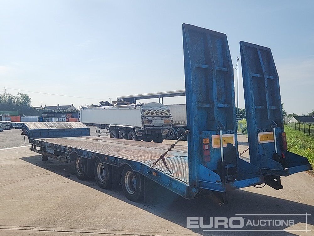 Chieftain Tri Axle Extendable Step Frame Low Loader Trailer, Hydraulic Ramps - Нискорамна площадка полуремарке: снимка 2 Chieftain Tri Axle Extendable Step Frame Low Loader Trailer, Hydraulic Ramps - Нискорамна площадка полуремарке: снимка 2