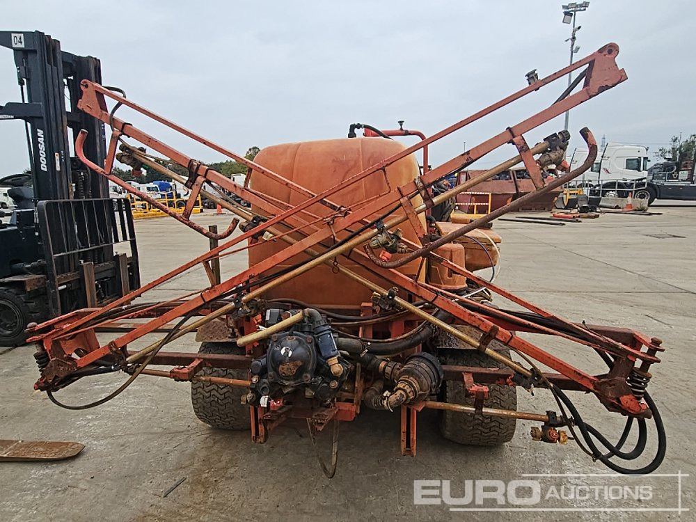 Cushman Turf-Truckster - Самоходна пръскачка: снимка 4 Cushman Turf-Truckster - Самоходна пръскачка: снимка 4