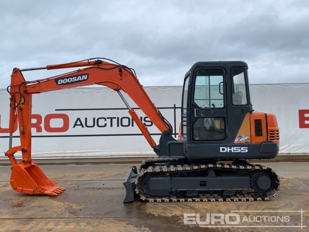 Doosan DH55-V - Мини багер: снимка 2 Doosan DH55-V - Мини багер: снимка 2