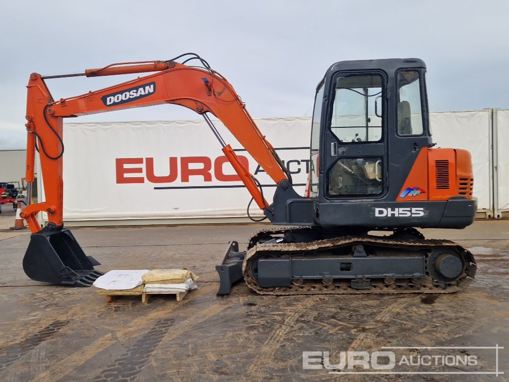Doosan DH55-V - Мини багер: снимка 2 Doosan DH55-V - Мини багер: снимка 2