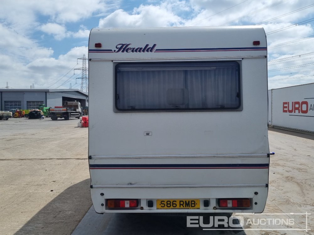 Ford Herald 5 Speed 3 Birth Motor Home, W/C, Cooker - Кемпер ван: снимка 4 Ford Herald 5 Speed 3 Birth Motor Home, W/C, Cooker - Кемпер ван: снимка 4