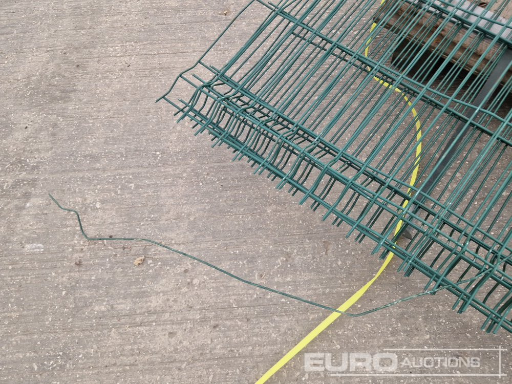 Строително оборудване Galvanised fencing Panel (4 of), Fencing Posts (5 of): снимка 12