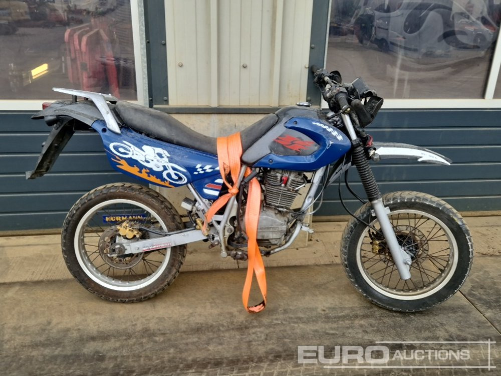 Hartford Petrol Motorcycle (Non Runner) - Мотоциклет: снимка 2 Hartford Petrol Motorcycle (Non Runner) - Мотоциклет: снимка 2