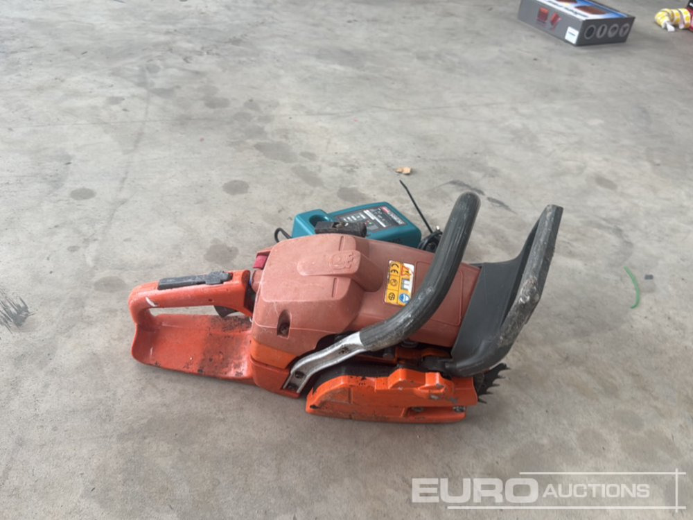 Husqvarna 350 Chainsaw, Makita DC1804T 18 Volt Battery Charger (Spares) - Строително оборудване: снимка 5 Husqvarna 350 Chainsaw, Makita DC1804T 18 Volt Battery Charger (Spares) - Строително оборудване: снимка 5