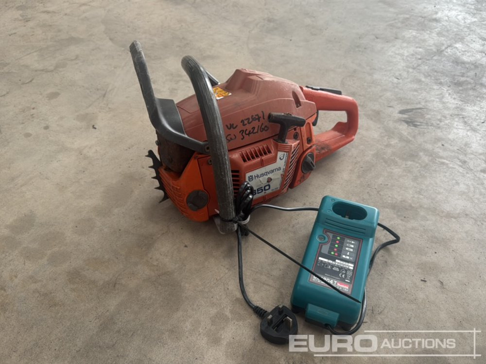 Husqvarna 350 Chainsaw, Makita DC1804T 18 Volt Battery Charger (Spares) - Строително оборудване: снимка 1 Husqvarna 350 Chainsaw, Makita DC1804T 18 Volt Battery Charger (Spares) - Строително оборудване: снимка 1