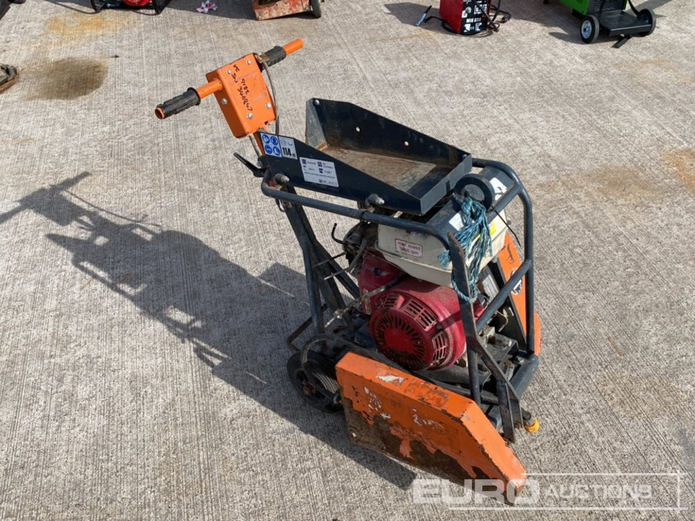 Husqvarna Petrol Road Saw, Honda Engine (Spares) - Техника за слагане на асфалт: снимка 4 Husqvarna Petrol Road Saw, Honda Engine (Spares) - Техника за слагане на асфалт: снимка 4