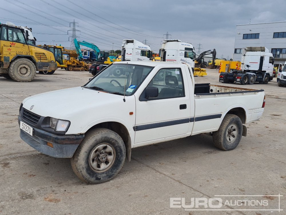 Isuzu 4WD 5 Speed Pickup (No Clutch, Sell By Pictures) (UK Reg. Docs. are NOT Available) (PLUS VAT) - Пикап: снимка 1 Isuzu 4WD 5 Speed Pickup (No Clutch, Sell By Pictures) (UK Reg. Docs. are NOT Available) (PLUS VAT) - Пикап: снимка 1