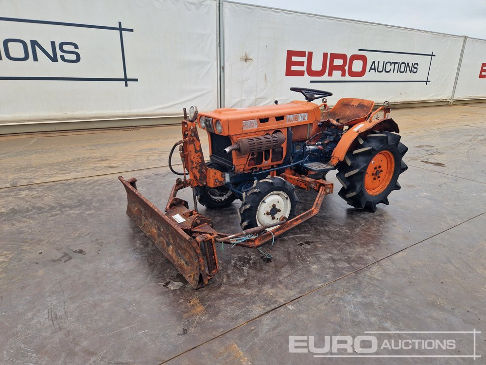 Kubota B7001 - Малък трактор: снимка 1 Kubota B7001 - Малък трактор: снимка 1