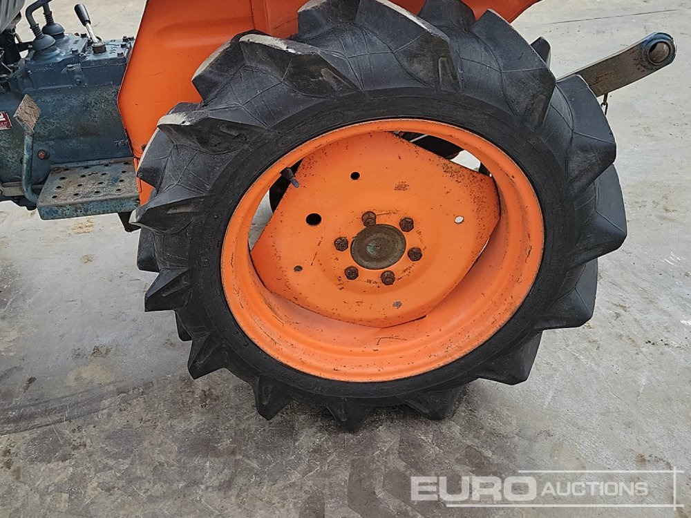 Малък трактор Kubota L1801: снимка 10 Малък трактор Kubota L1801: снимка 10