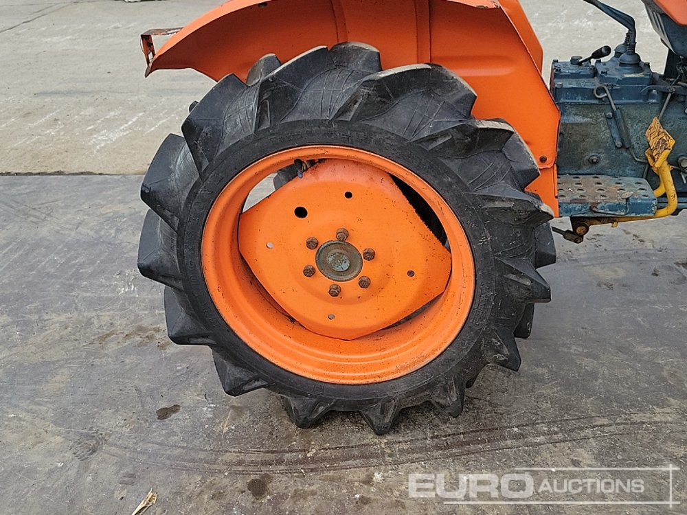 Малък трактор Kubota L1801: снимка 11 Малък трактор Kubota L1801: снимка 11