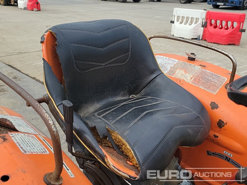 Малък трактор Kubota L1801: снимка 24 Малък трактор Kubota L1801: снимка 24