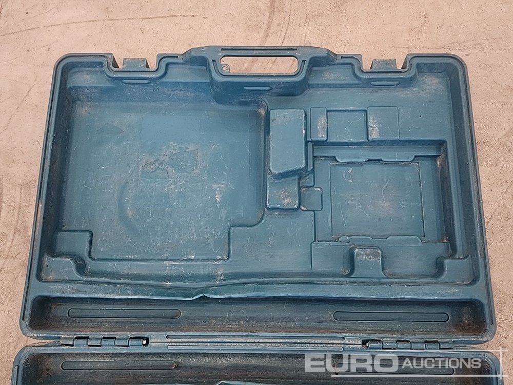 Makita HM5001C 110 Volt Breaker - Строително оборудване: снимка 5 Makita HM5001C 110 Volt Breaker - Строително оборудване: снимка 5