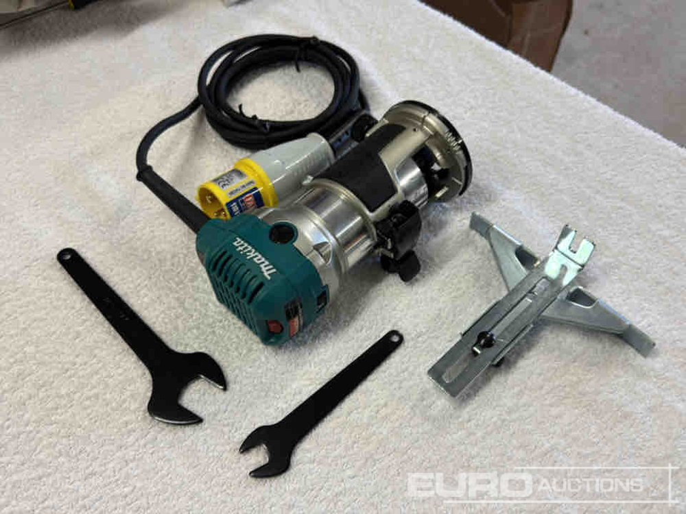 Makita RT0701C - Строително оборудване: снимка 3 Makita RT0701C - Строително оборудване: снимка 3