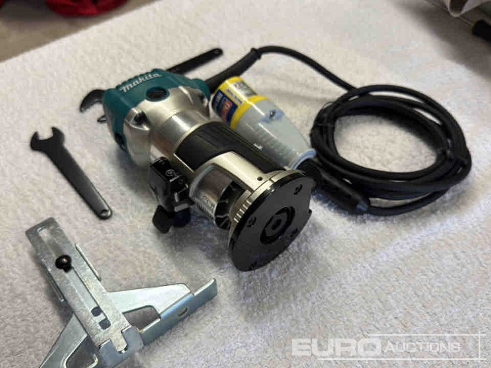 Makita RT0701C - Строително оборудване: снимка 2 Makita RT0701C - Строително оборудване: снимка 2