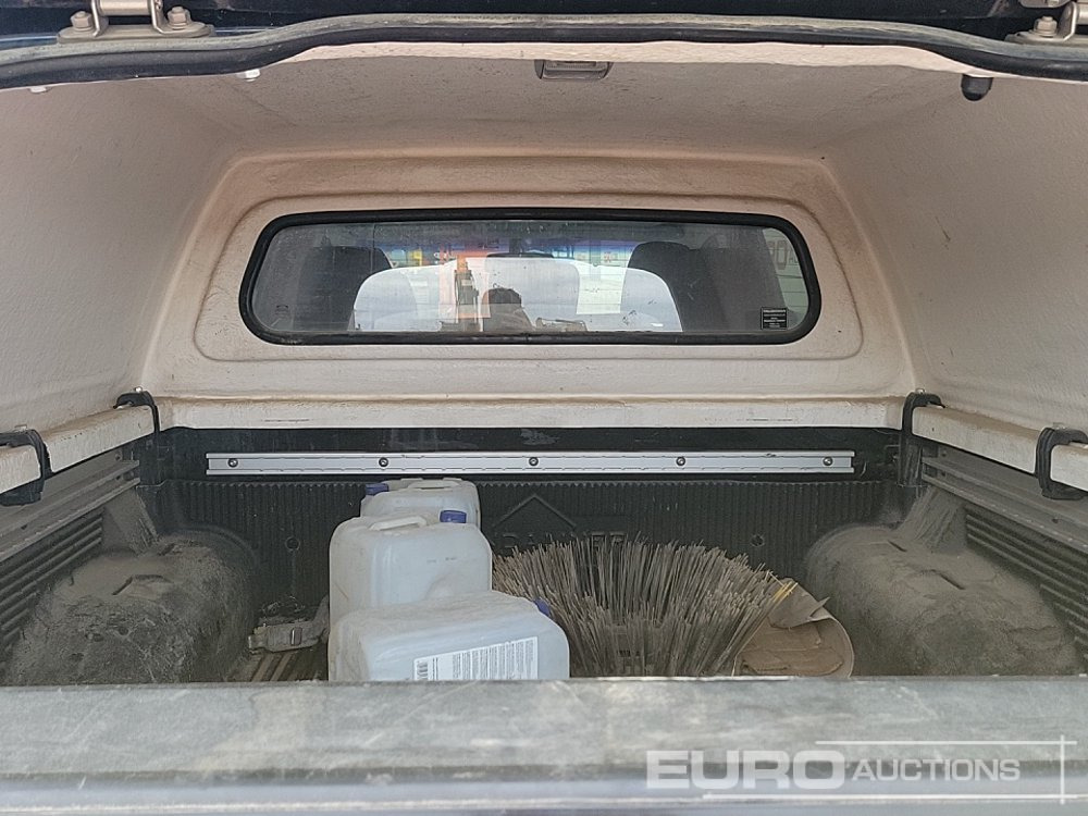 Пикап Nissan Navara: снимка 12