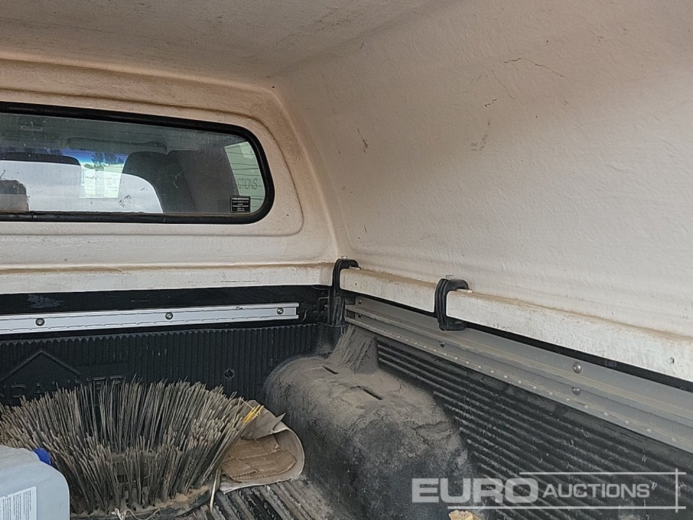 Пикап Nissan Navara: снимка 13