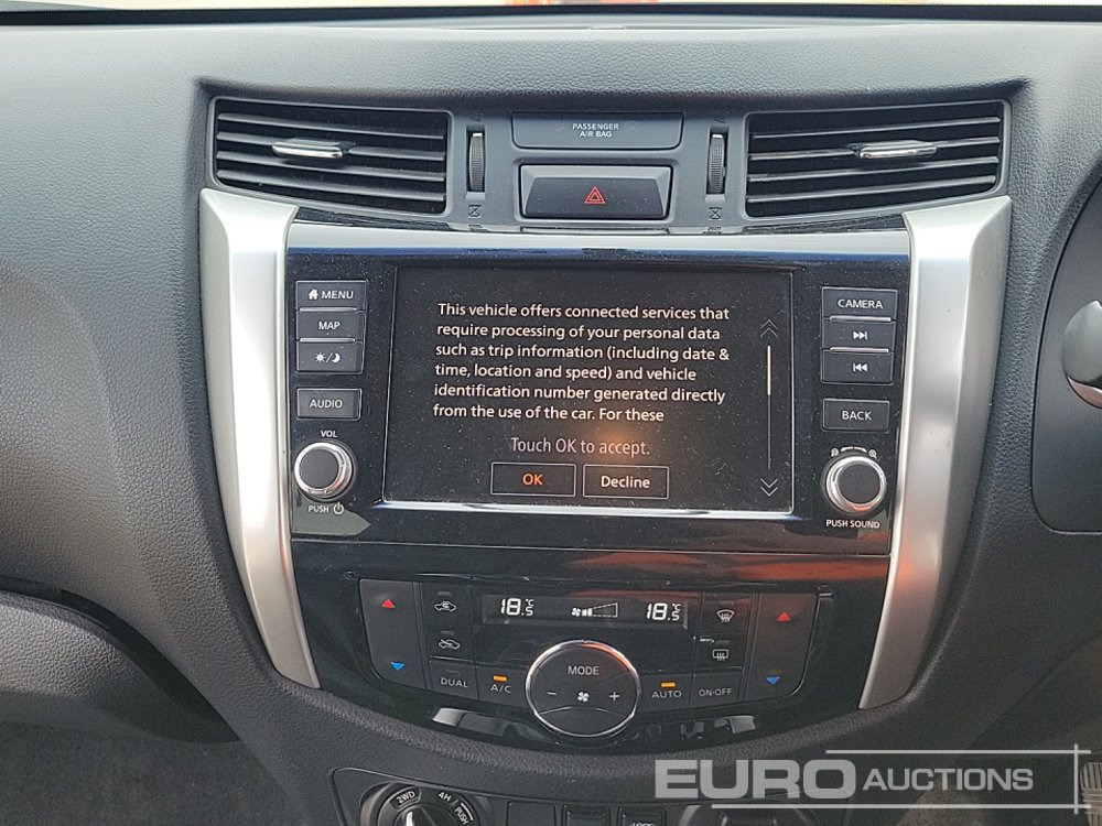 Пикап Nissan Navara: снимка 47