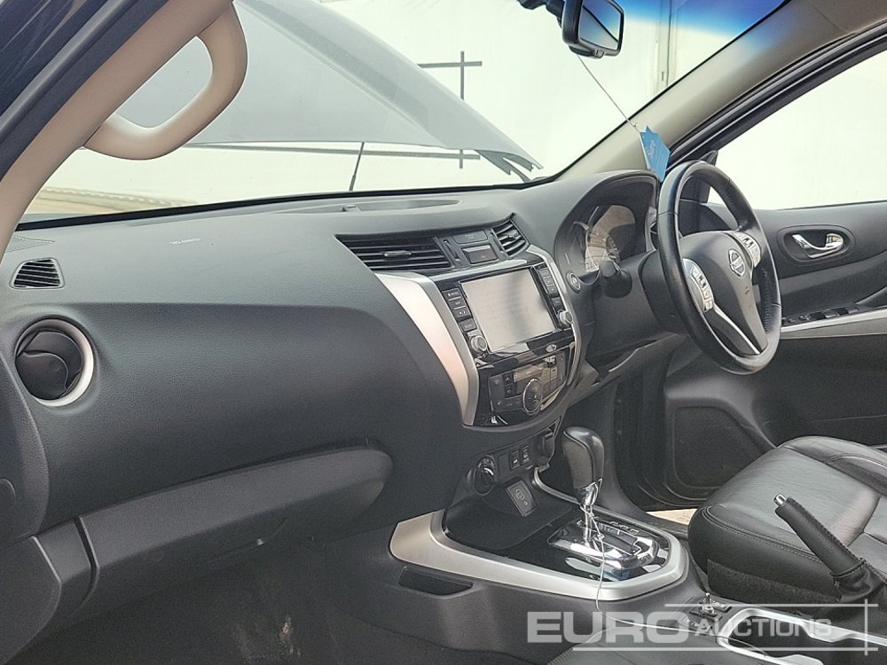 Пикап Nissan Navara: снимка 35