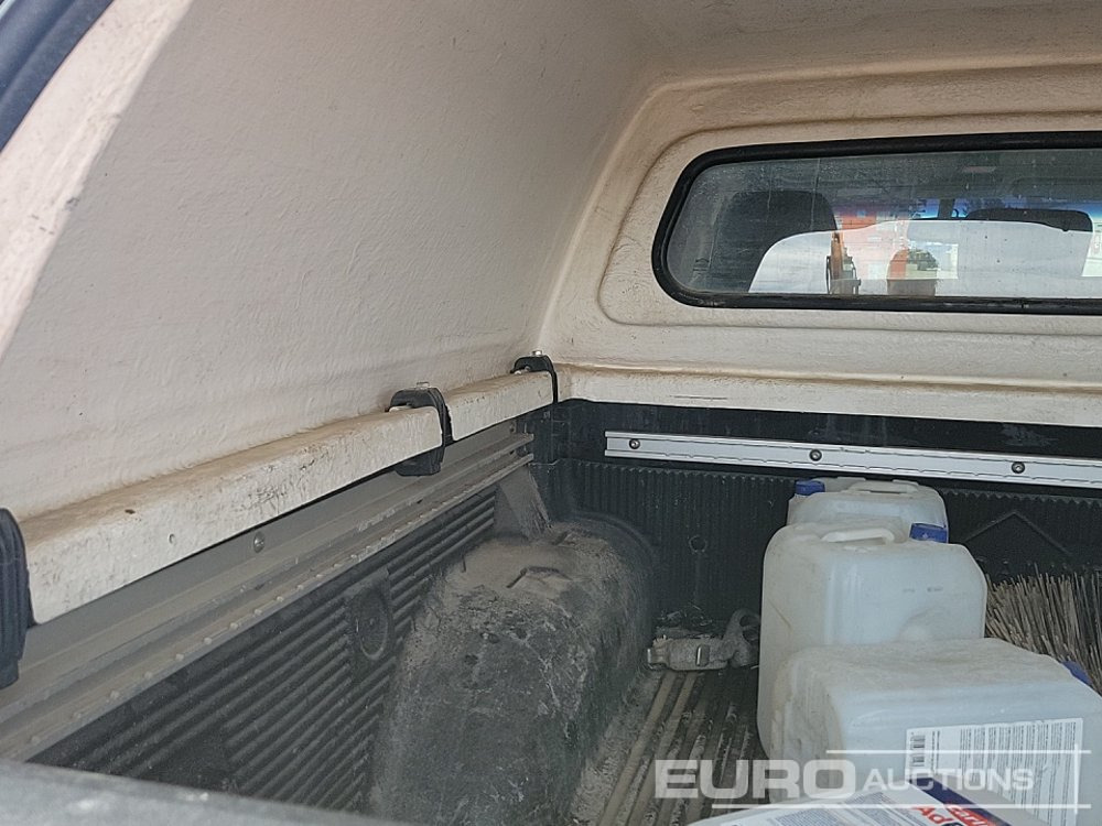 Пикап Nissan Navara: снимка 14