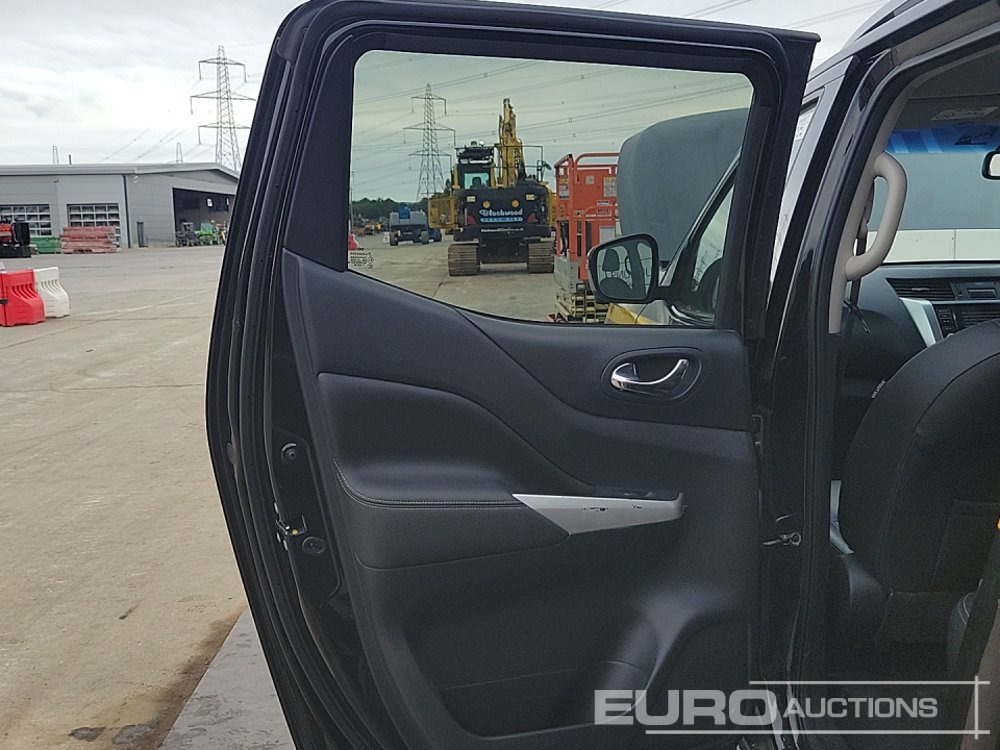 Пикап Nissan Navara: снимка 30