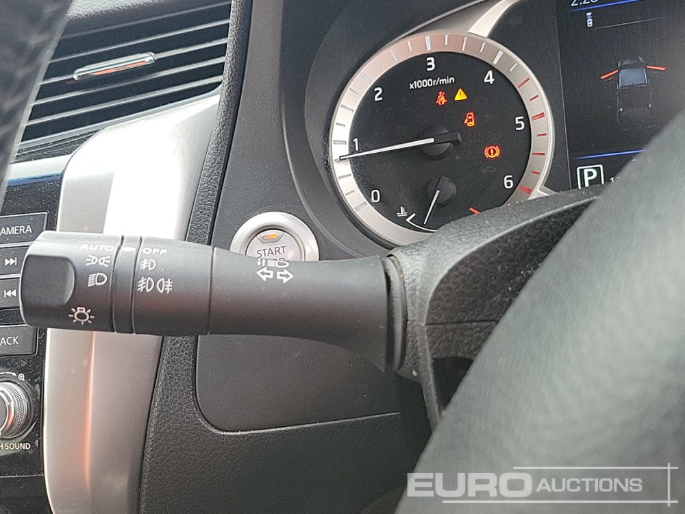 Пикап Nissan Navara: снимка 42
