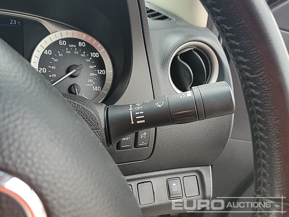 Пикап Nissan Navara: снимка 41