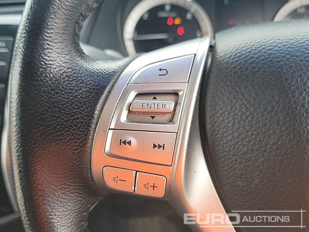 Пикап Nissan Navara: снимка 44