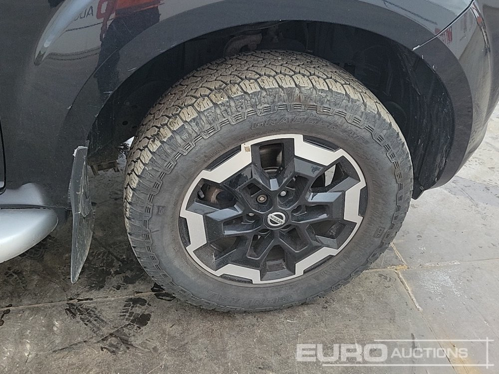 Пикап Nissan Navara: снимка 11