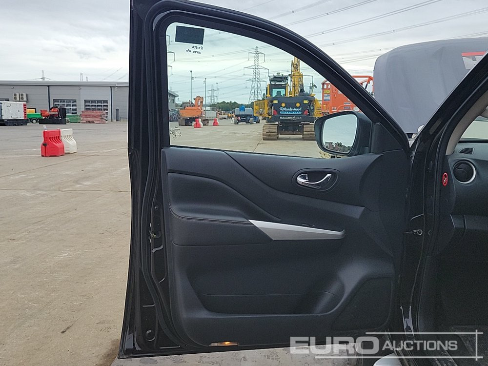 Пикап Nissan Navara: снимка 33