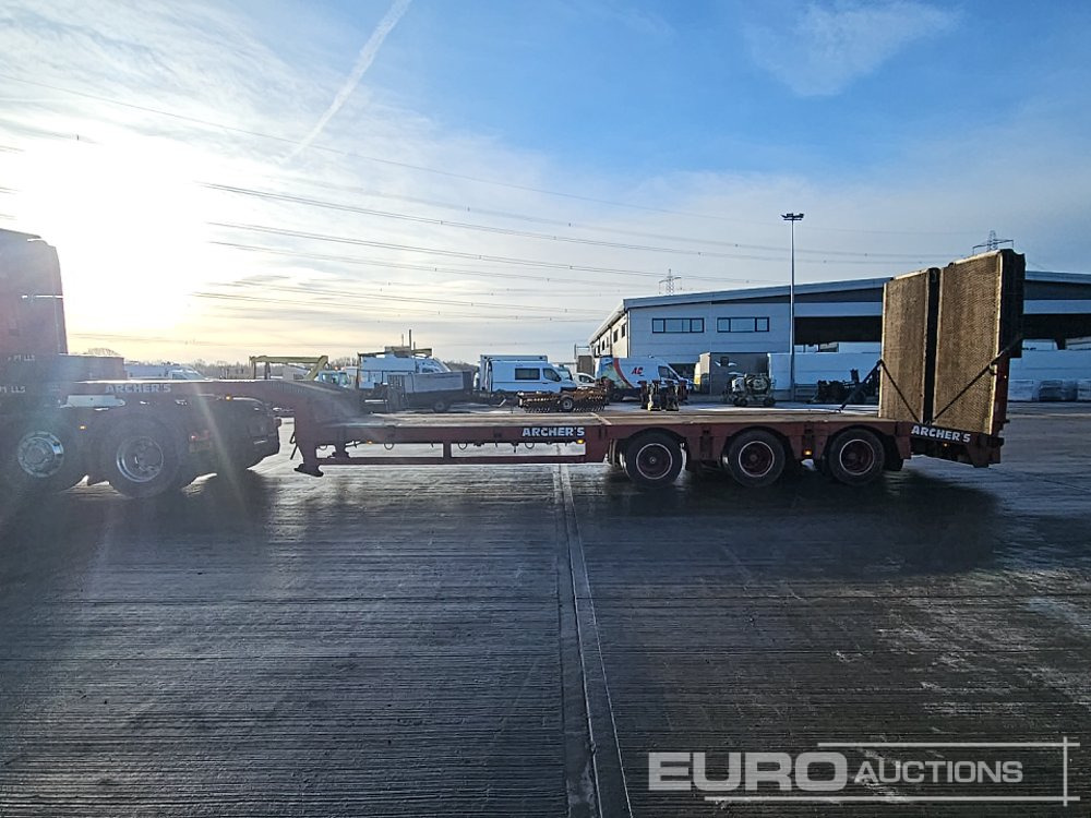Nooteboom Tri Axle Step Frame Low Loader Trailer, Flip Tow Ramps - Нискорамна площадка полуремарке: снимка 2 Nooteboom Tri Axle Step Frame Low Loader Trailer, Flip Tow Ramps - Нискорамна площадка полуремарке: снимка 2