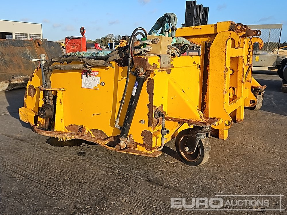 JCB Hydraulic Sweeper Collector to suit Telehandler - Подемно-транспортна техника: снимка 1 JCB Hydraulic Sweeper Collector to suit Telehandler - Подемно-транспортна техника: снимка 1