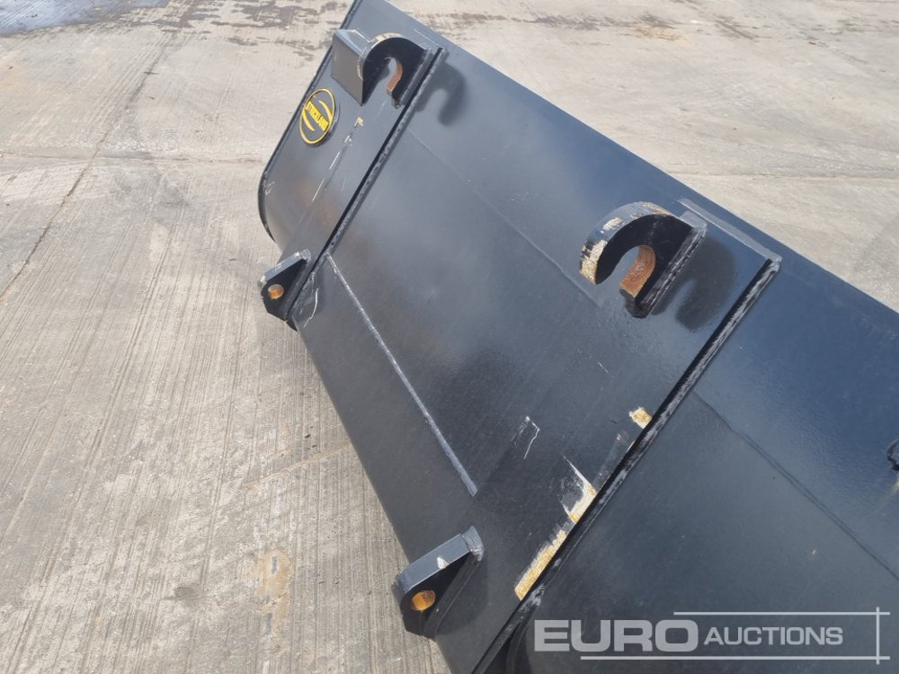 Селскостопанска техника Unused Strickland 90" Loading Bucket to suit JCB Telehandler: снимка 11