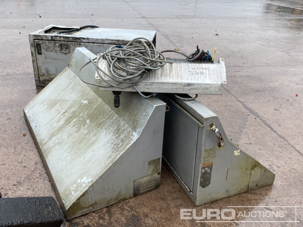 Tool Boxes, Tank, Control Panel - Строително оборудване: снимка 1 Tool Boxes, Tank, Control Panel - Строително оборудване: снимка 1