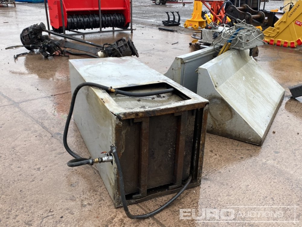 Tool Boxes, Tank, Control Panel - Строително оборудване: снимка 2 Tool Boxes, Tank, Control Panel - Строително оборудване: снимка 2